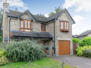 2 Carr Farm Close, Glossop